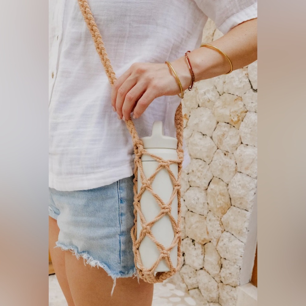Macrame Water Bottle Holder - NWT - Picture 3 of 5